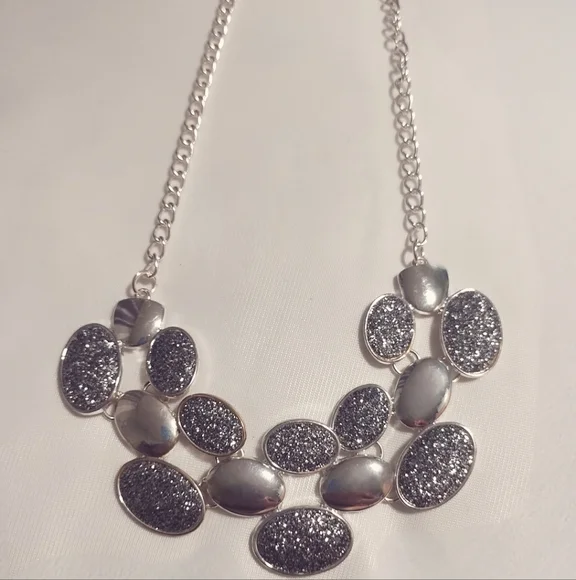 Vintage 2K | Silver Oval Cluster Frontal Necklace - Picture 6 of 7